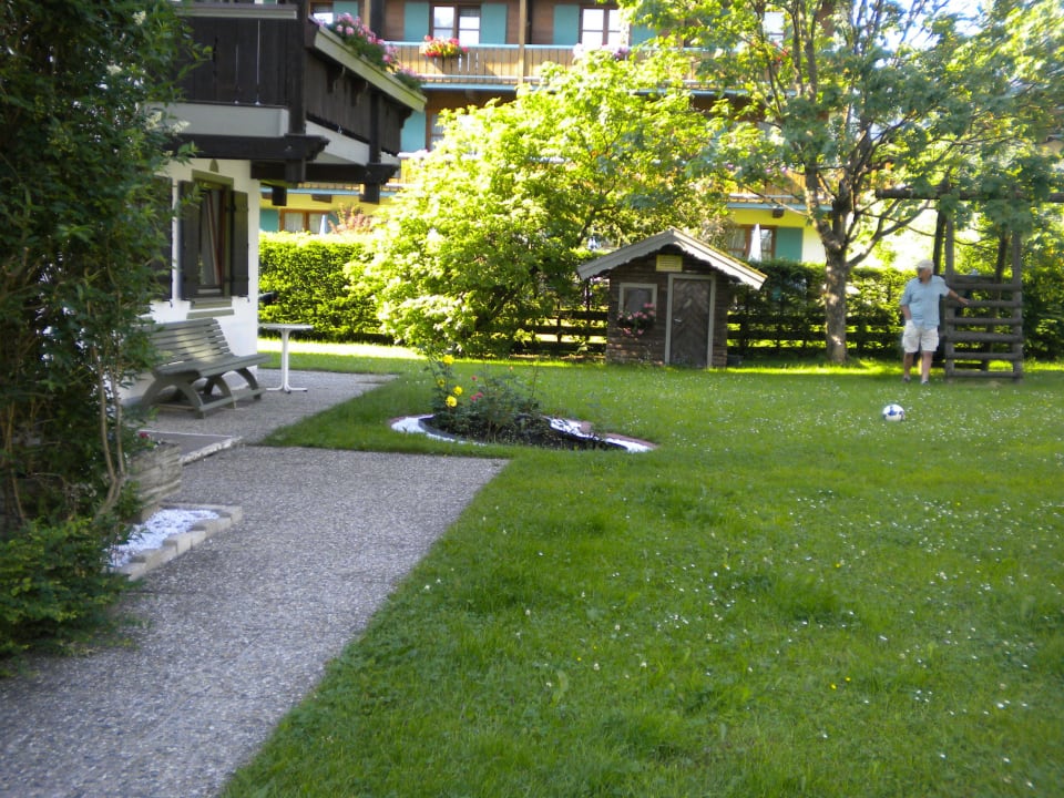 Garten, Liegewiese, Spielplatz Ferienwohnung Elvira
