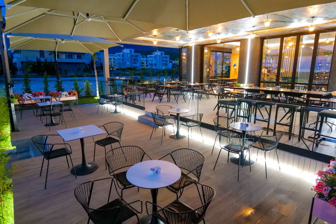 Gastro The Peak Hotel & Lounge