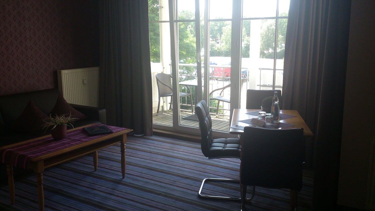 Wohnbereichmin Blick zum Balkon Hotel Residenz Waldkrone Kühlungsborn