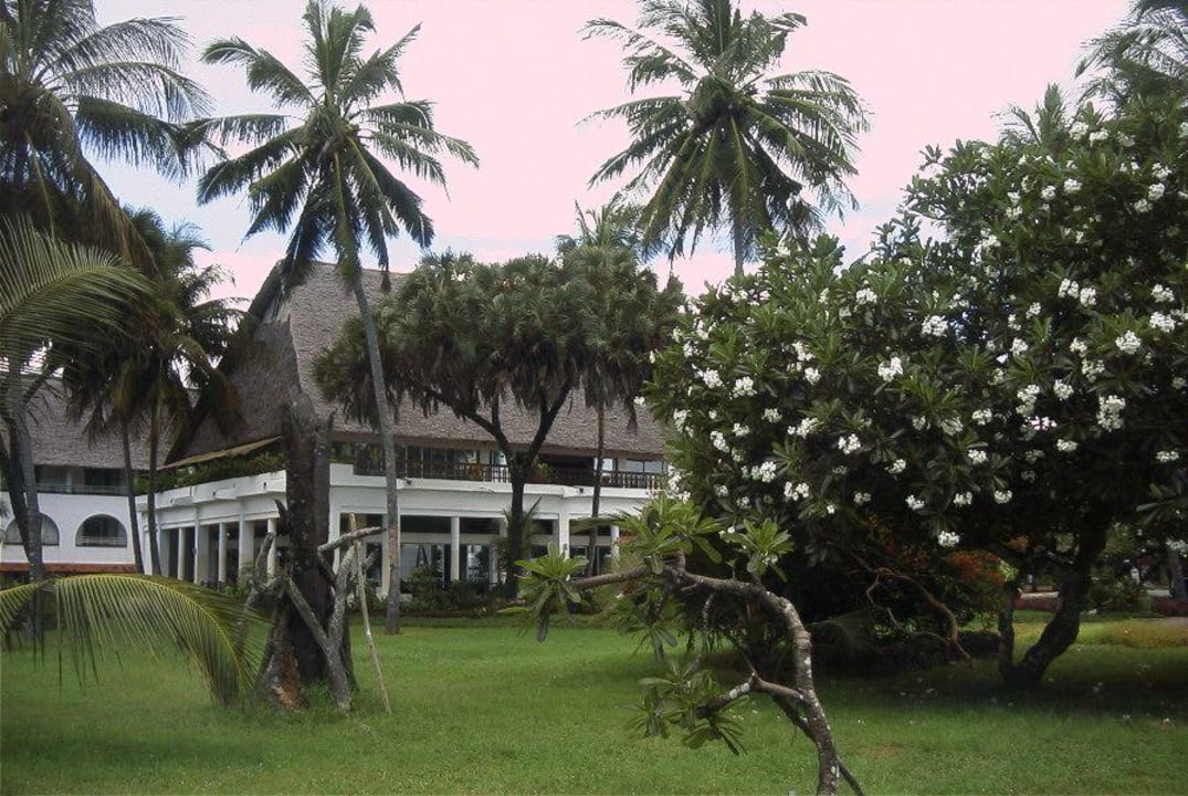 Frühstücksraum von der Gartenseite Reef Hotel Mombasa