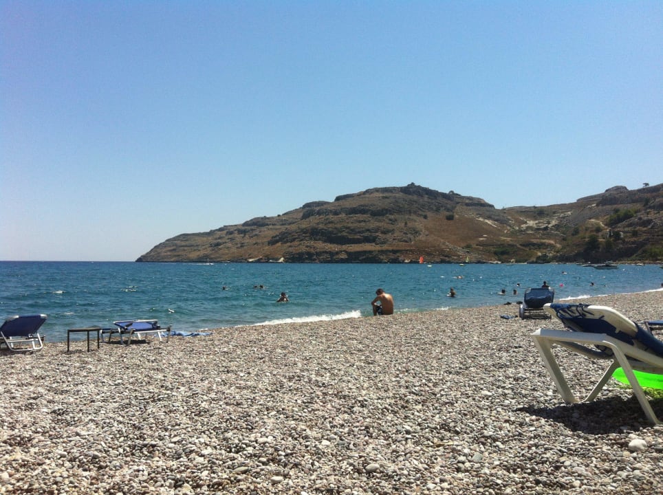 Kiesstrand rechts von der Liege TUI BLUE Lindos Bay