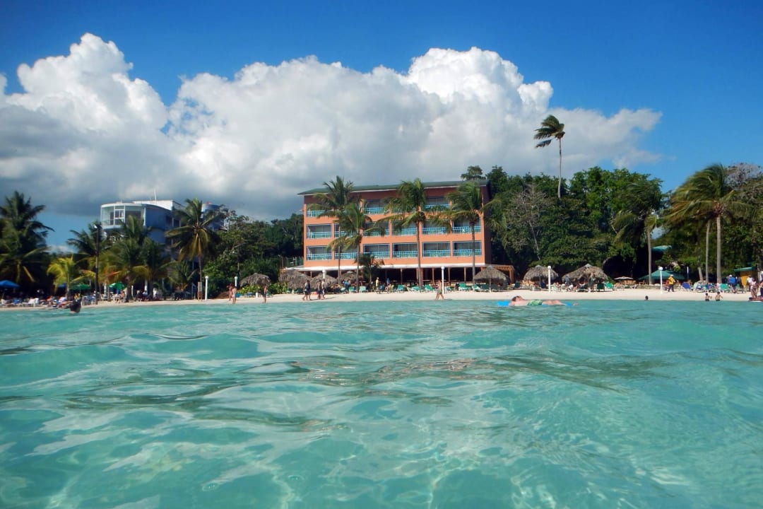 Restaurantgebäude, vom Meer aus gesehen whala!boca chica