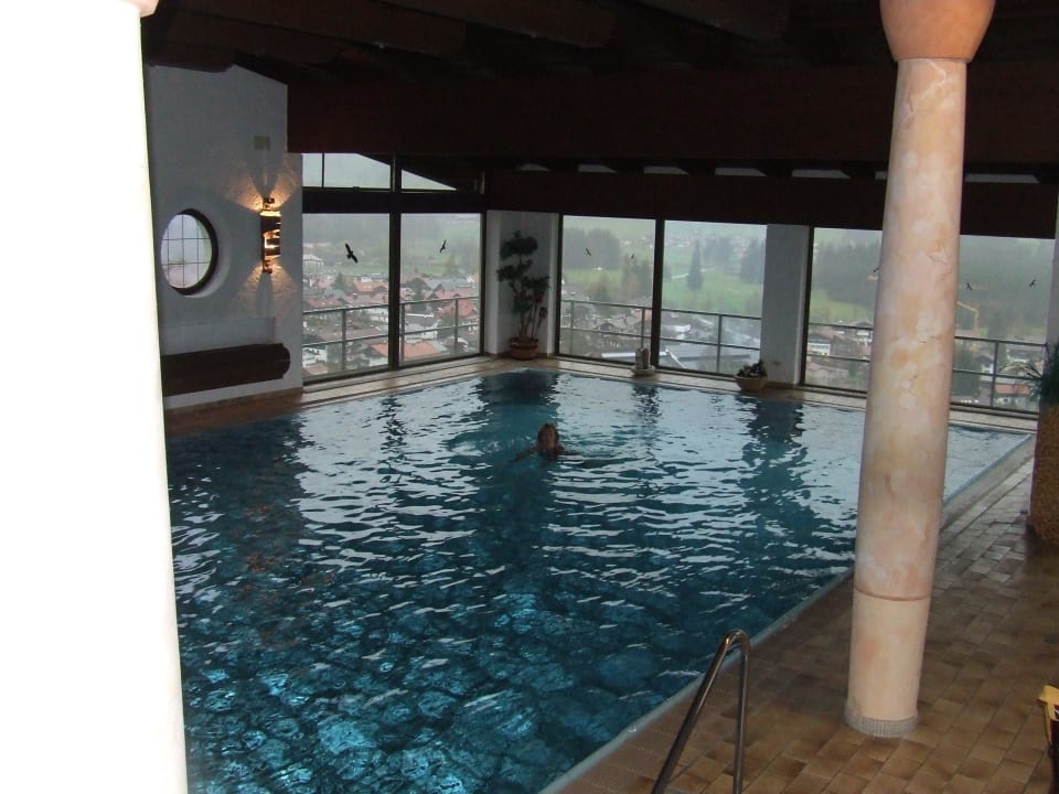 Pool mit spektakulärer Aussicht Hotel Tanneck