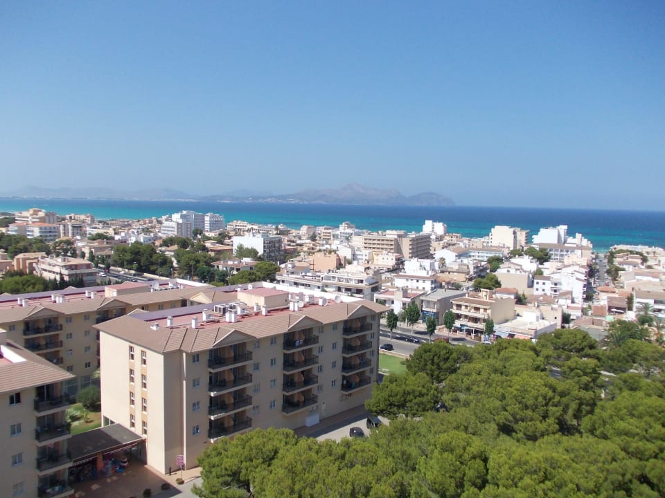Blick vom Balkon Richtung Meer BG Tonga Tower Design Hotel & Suites