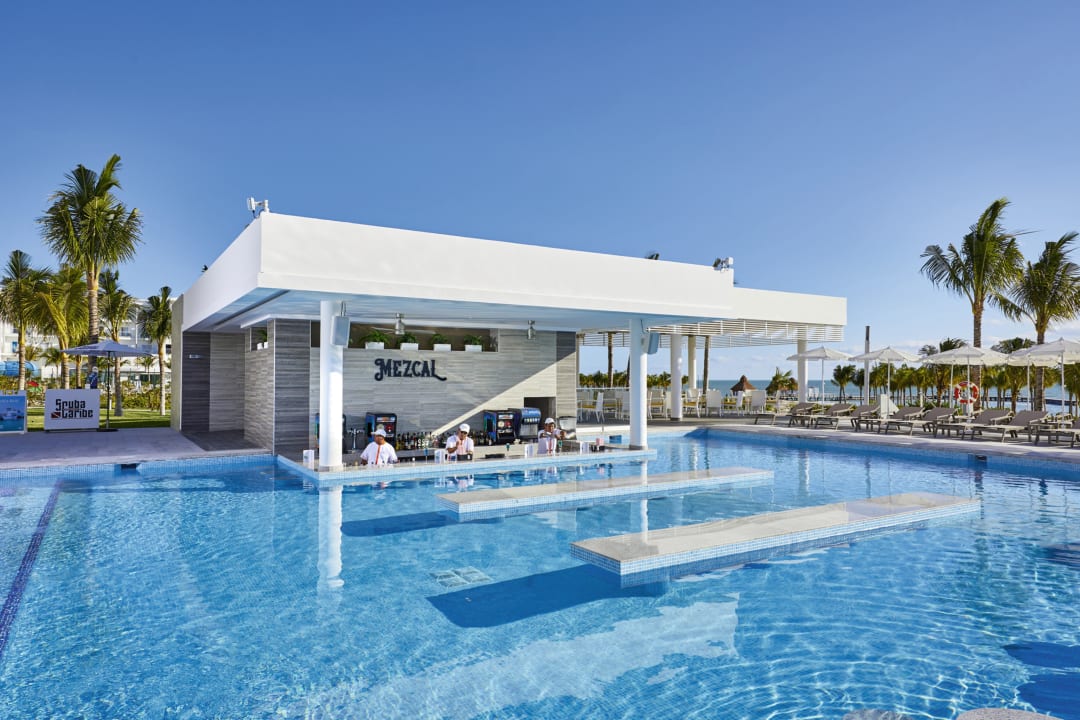 Pool Hotel Riu Palace Costa Mujeres