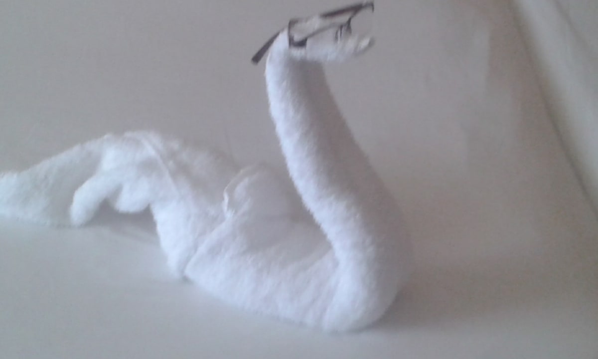 Frisch gemachtes Bett Parrotel Beach Resort