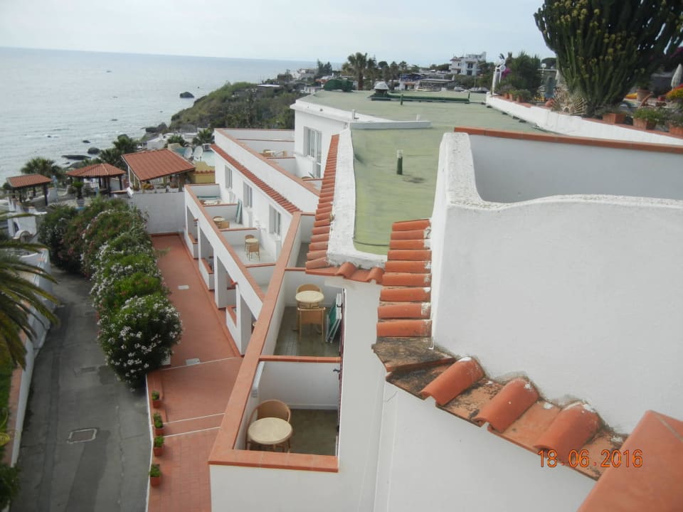 Kleine Balkone ohne Sonnenschutz Hotel Terme Royal Palm