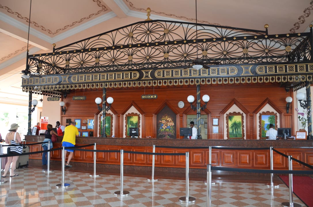 Sehr schöne und luftige Rezeption Hotel Riu Ocho Rios
