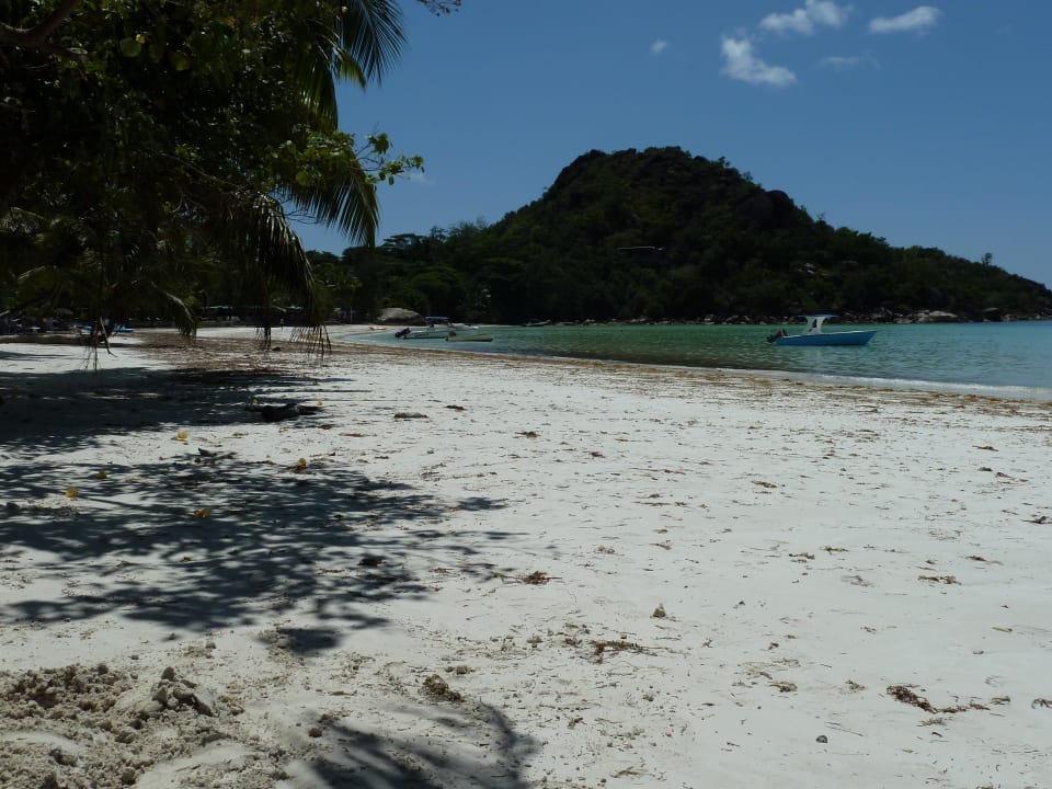 Blick vom Hotelstrand Richtung Paradise Sun Hotel Le Duc de Praslin