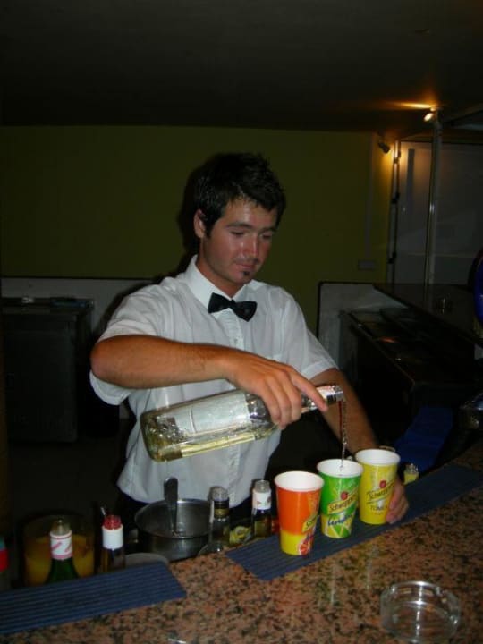 Fertig machen der Drinks SBH Hotel Royal Monica