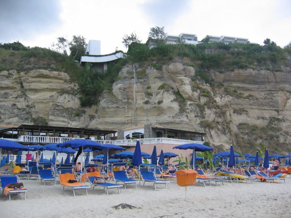 Privatstrand des Hotels Aldiana Club Rocca Nettuno Calabria