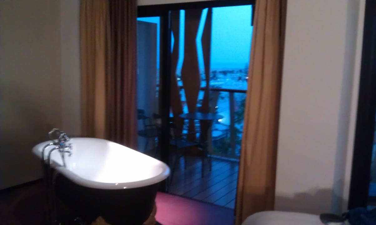 Freistehende Badewanne. Top Bohemia Suites & Spa - Adults only