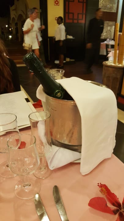 Sekt zum Geburtstag Hotel Riu Touareg