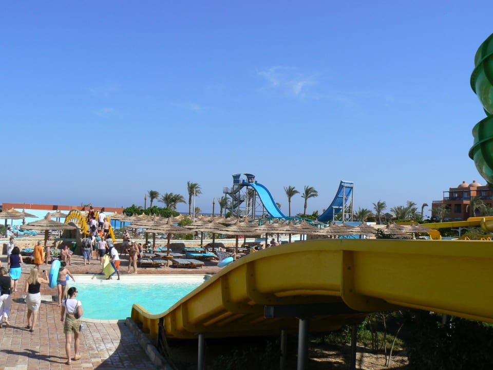 Basen ze zjeżdżalniami Titanic Beach Spa & Aqua Park