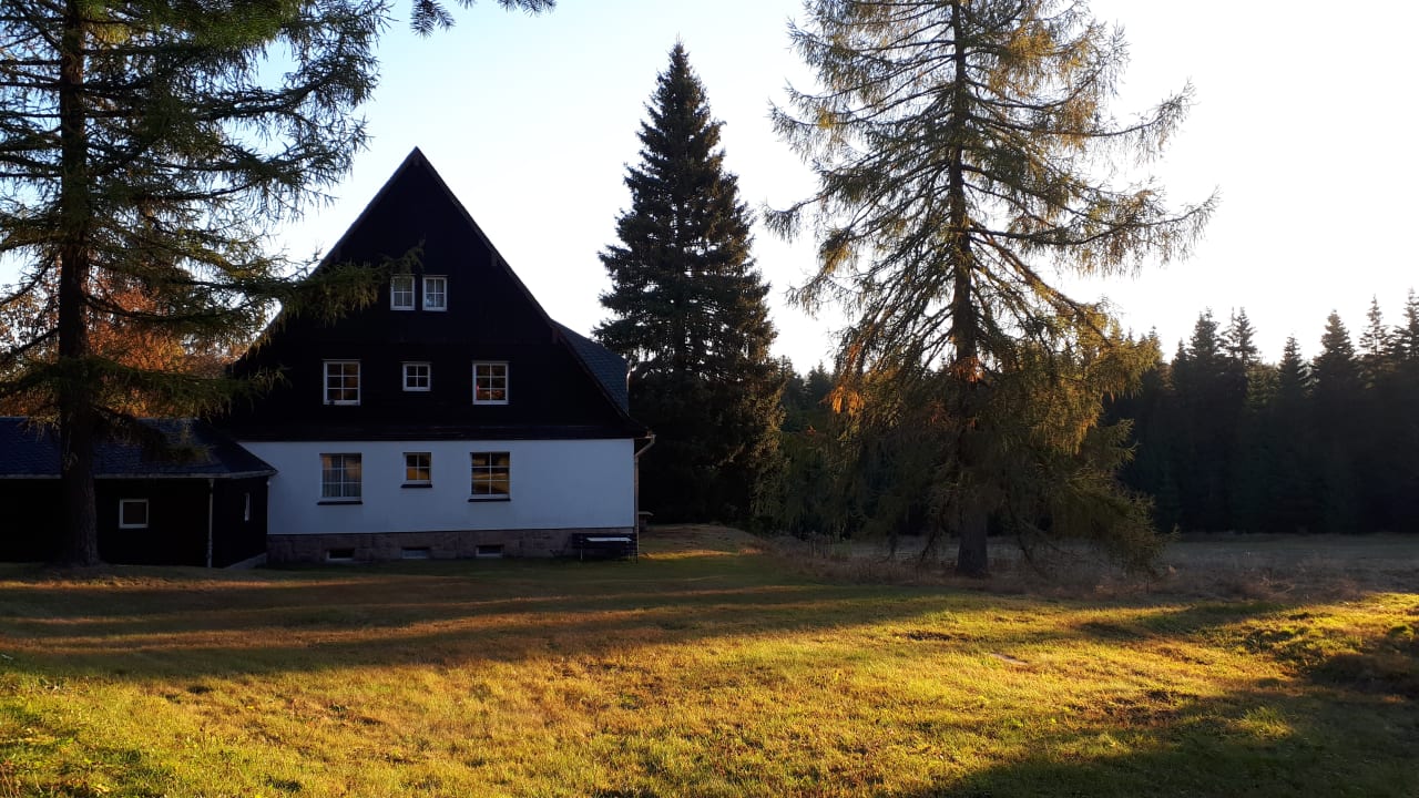 Außenansicht Hotel Zum Kranichsee & Nebenhaus