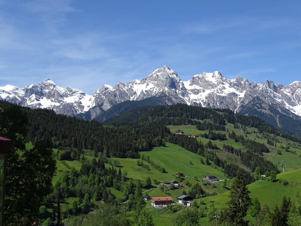Ausblick vom Balkon der Aberghütte Hüttendorf Maria Alm