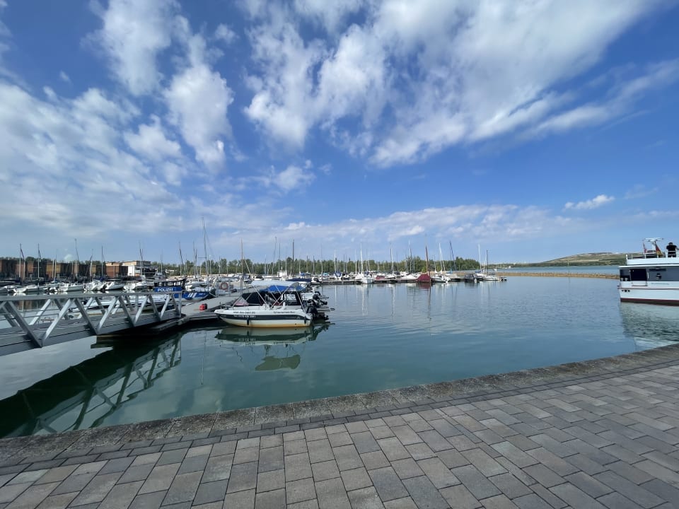 Außenansicht LAGOVIDA Ferienresort am Störmthaler See