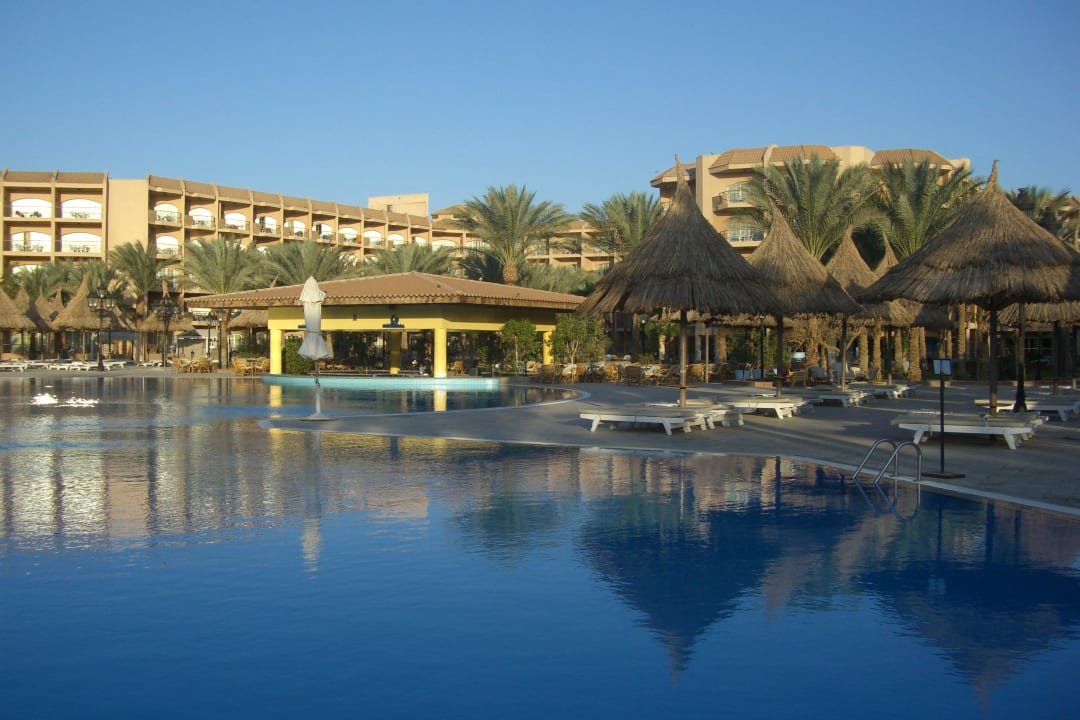 Schön angelegter Pool Siva Grand Beach