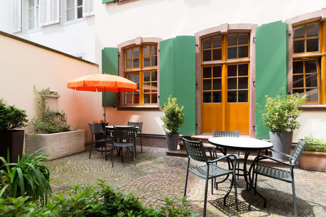 Gartenanlage Hotel Basel - Da wohnen, wo Basel lebt!