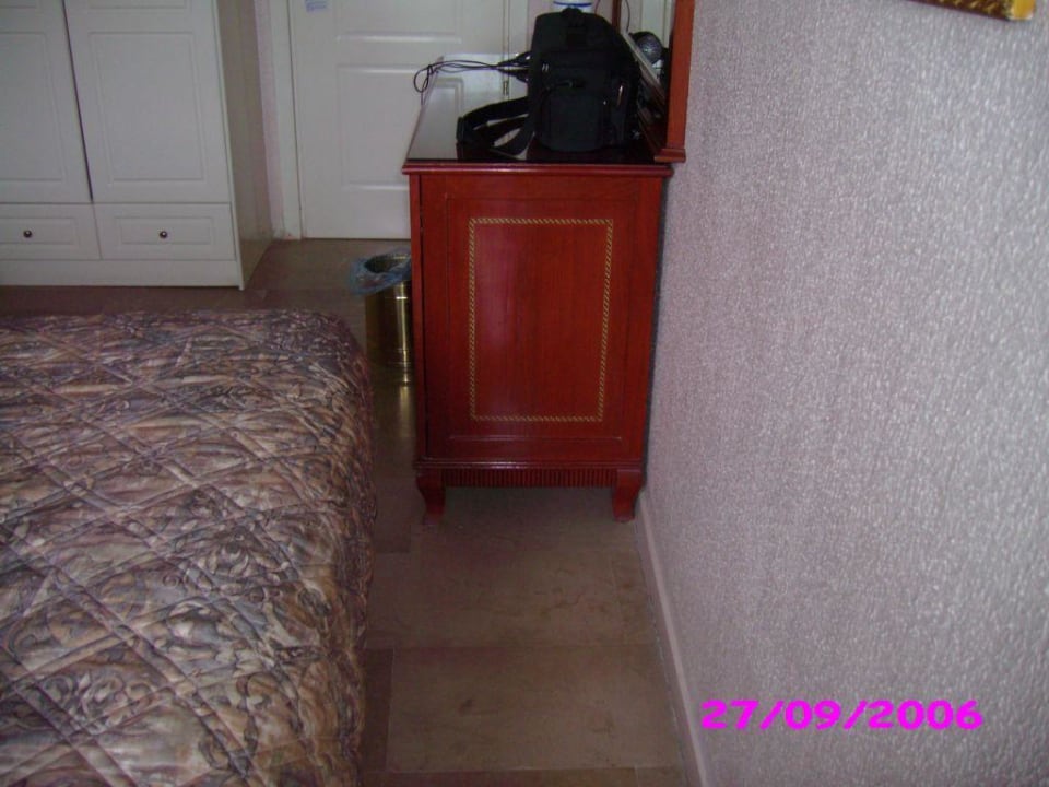 Einzellzimmer = Abstellkammer Mon Repos Palace - Adults only