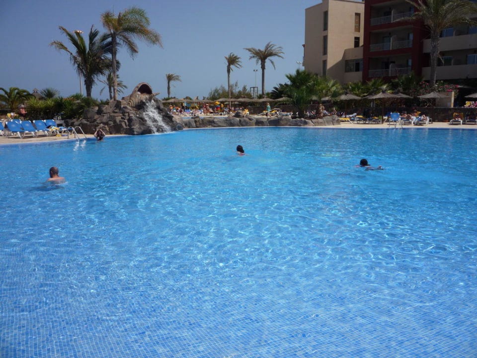 Oberer Pool mit Wasserfall Elba Carlota Beach & Golf Resort
