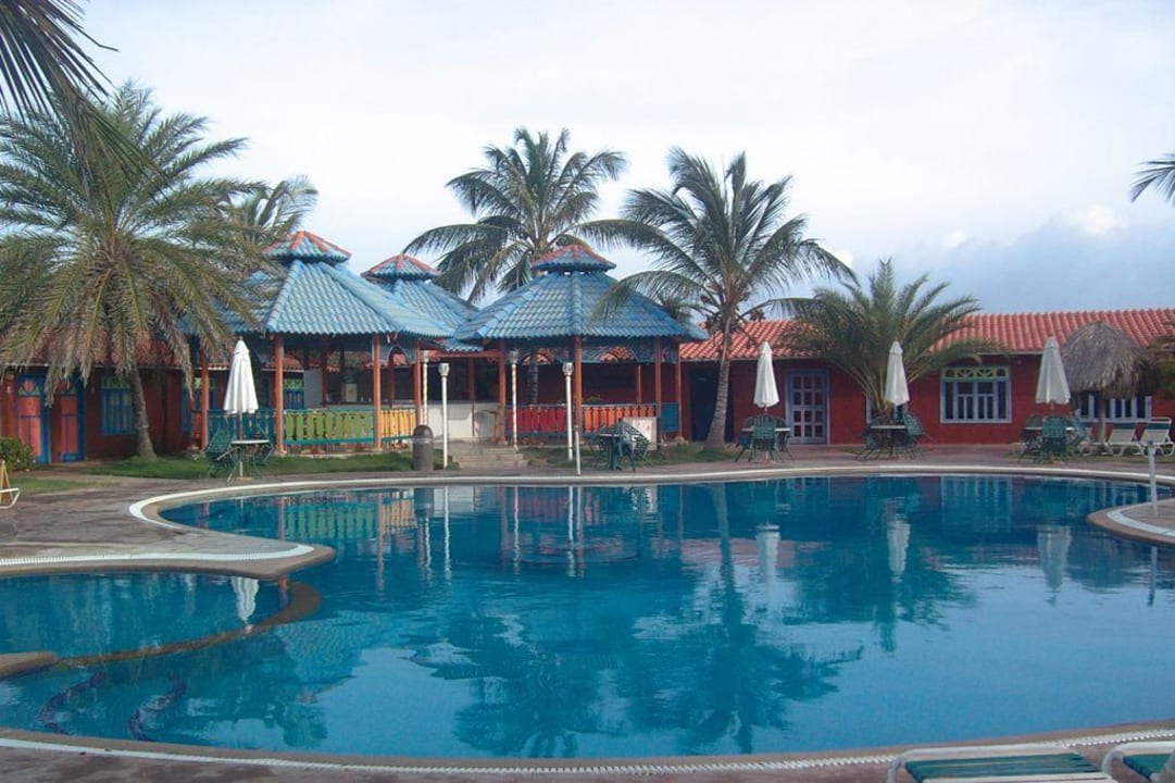 Poolbar Hotel Flamenco Villas / Beach Club