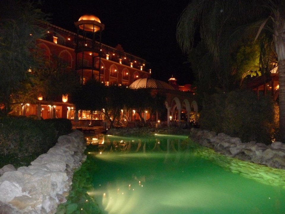 Pool bei Nacht The Grand Resort