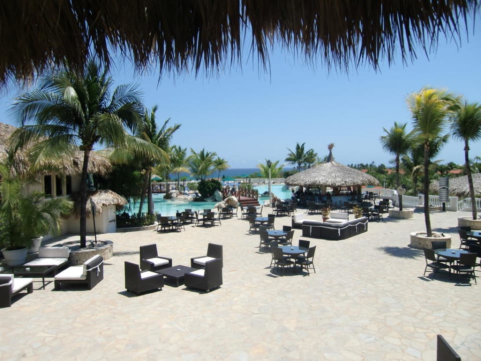 Hauptpool mit Poolbar Cofresi Palm Beach & Spa Resort
