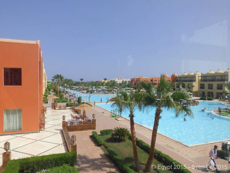 Ausblick Poollandschaft Titanic Beach Spa & Aqua Park