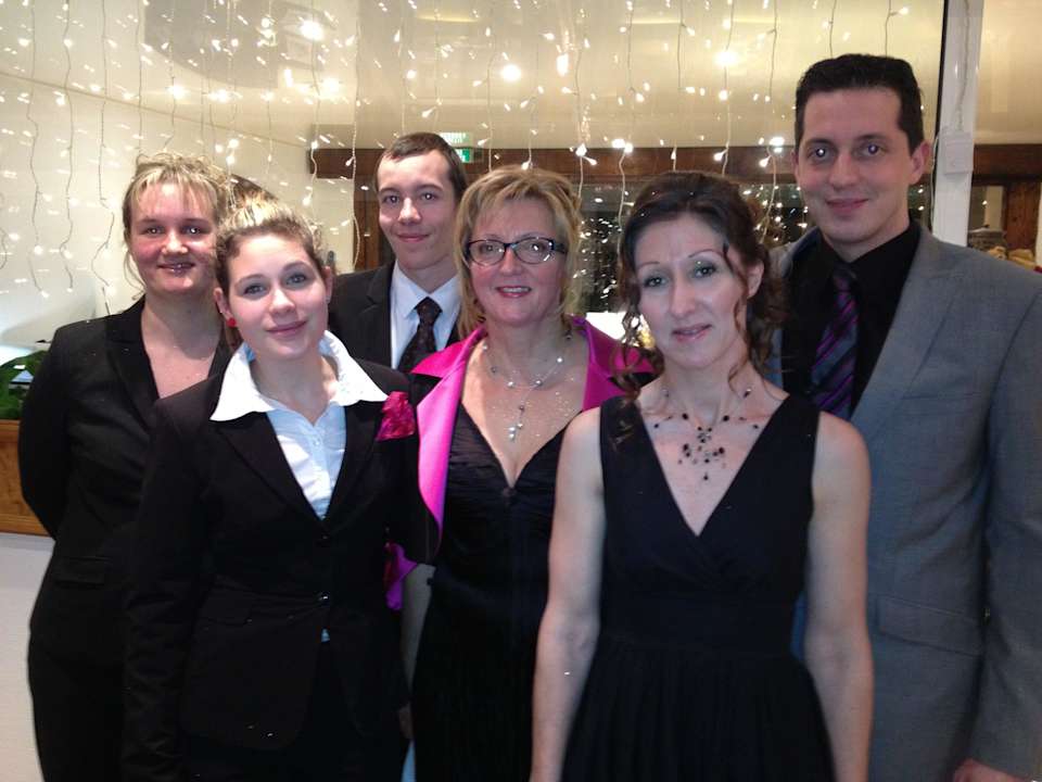 L'Equipe du restaurant Hotel Auberge Du Cheval Blanc