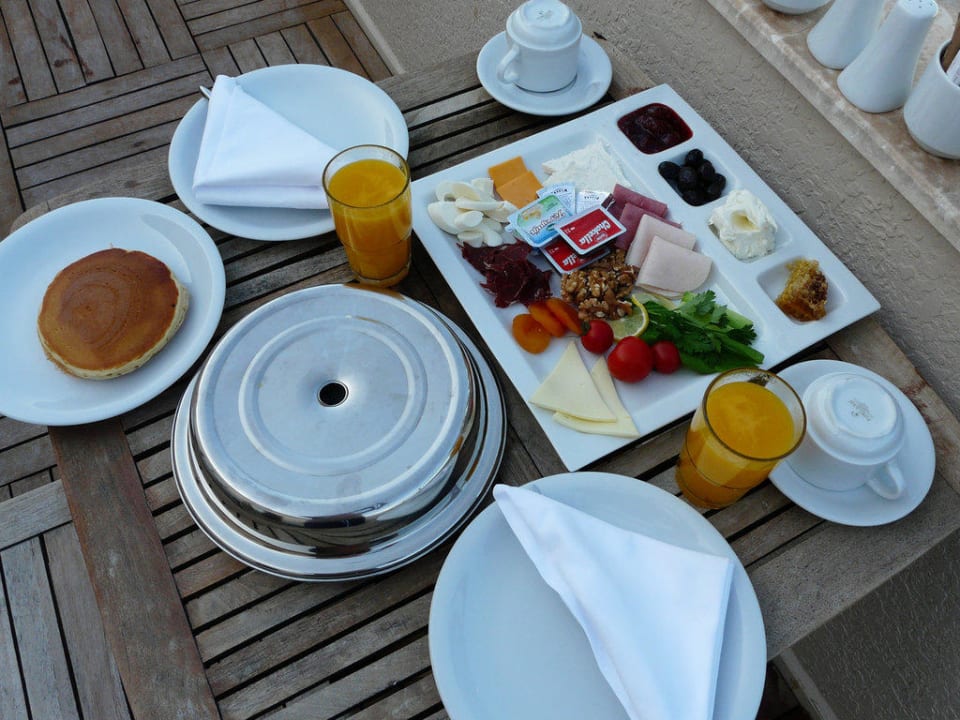 Frühstück, Terrasse im Deluxezimmer Voyage Belek Golf & Spa