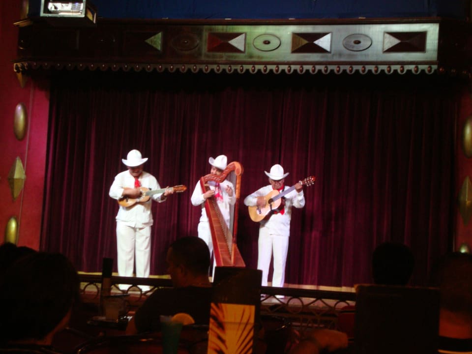 Mariachis auf der Hotelbühne Hotel Riu Palace Riviera Maya