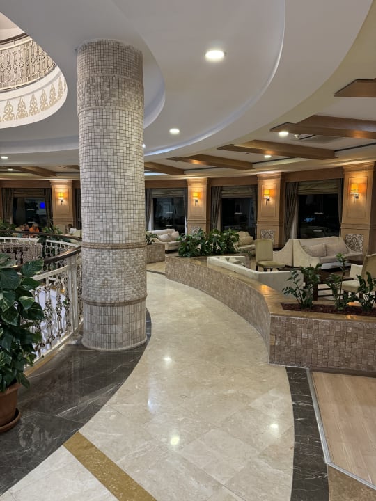 Lobby Alba Queen Hotel