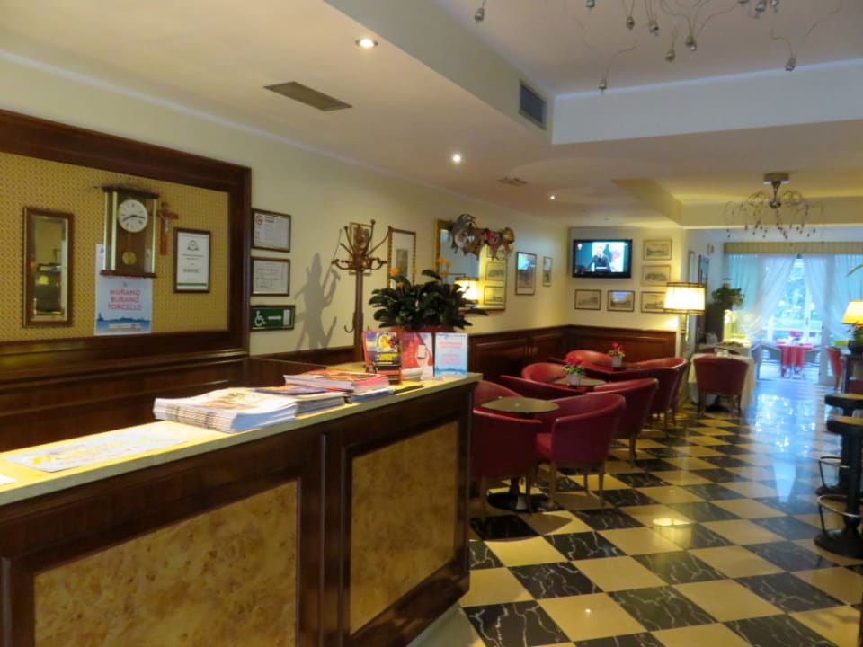 Lobby Hotel Regit