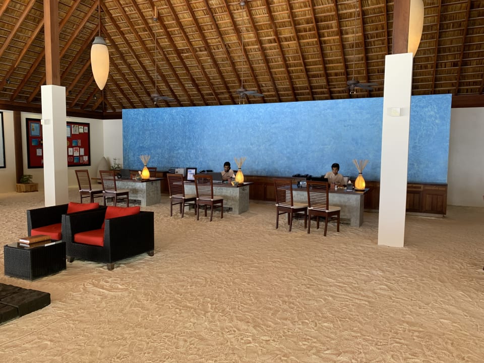 Lobby Vilamendhoo Island Resort & Spa
