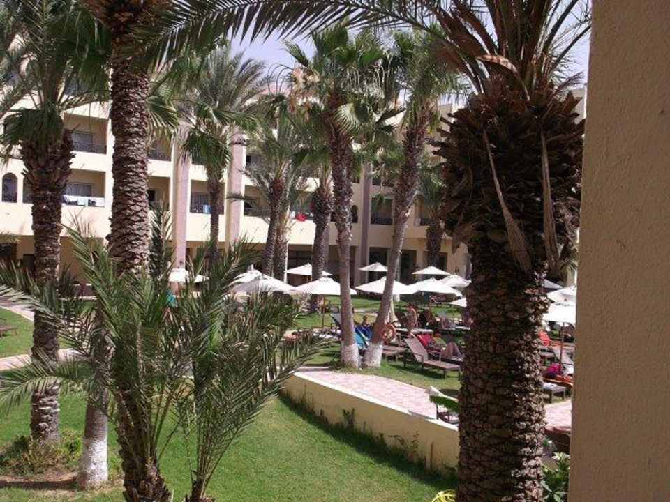 Blick auf Haupthaus/Rückseite Hotel Paradis Palace