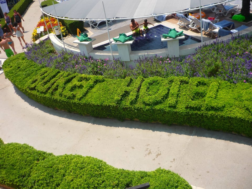 Ausblick von Restaurant nach unten Richtung Pool Sealife Buket Resort & Beach