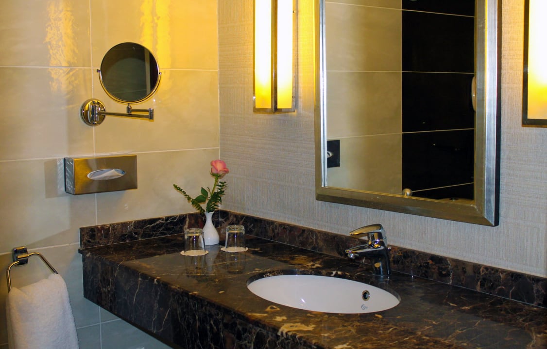 Deluxe bathroom Helnan Marina Sharm Hotel