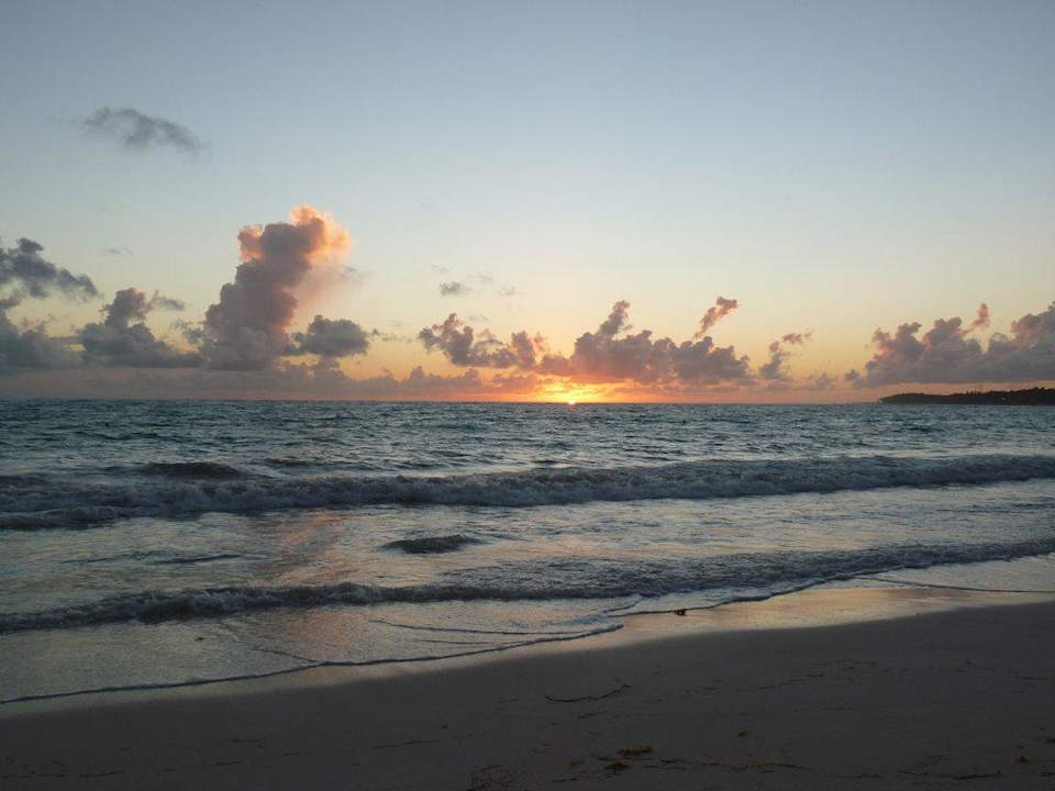Sonnenaufgang am Strand von Punta Cana Punta Cana Princess All Suites Resort & Spa