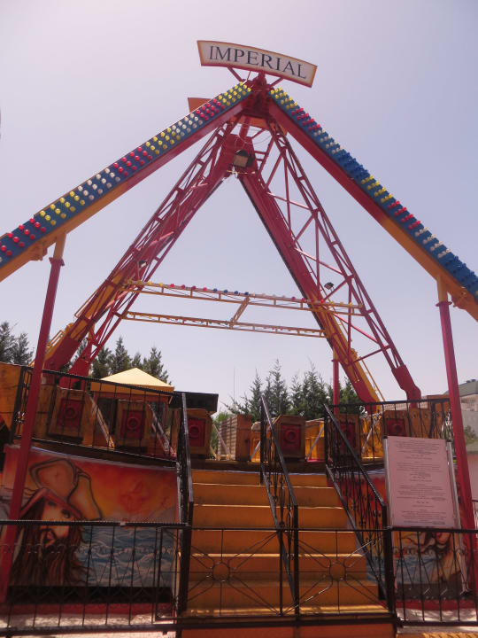 Schiffschaukel im Lunapark Hotel Delphin Imperial