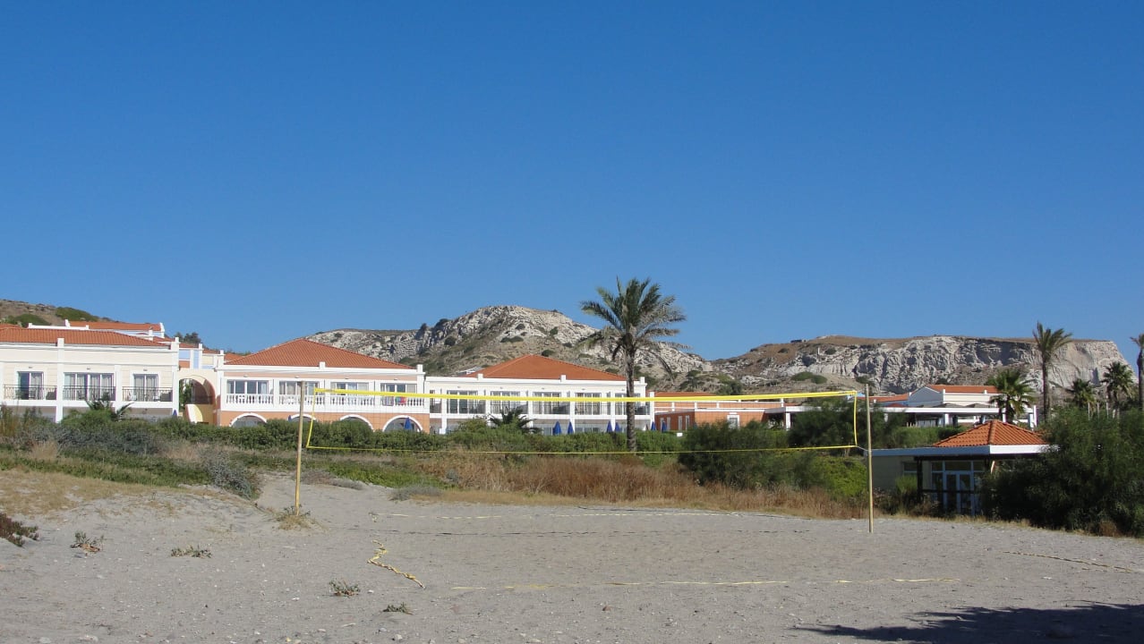 Der Blick vom Strand zum Hotel. Porto Bello Royal