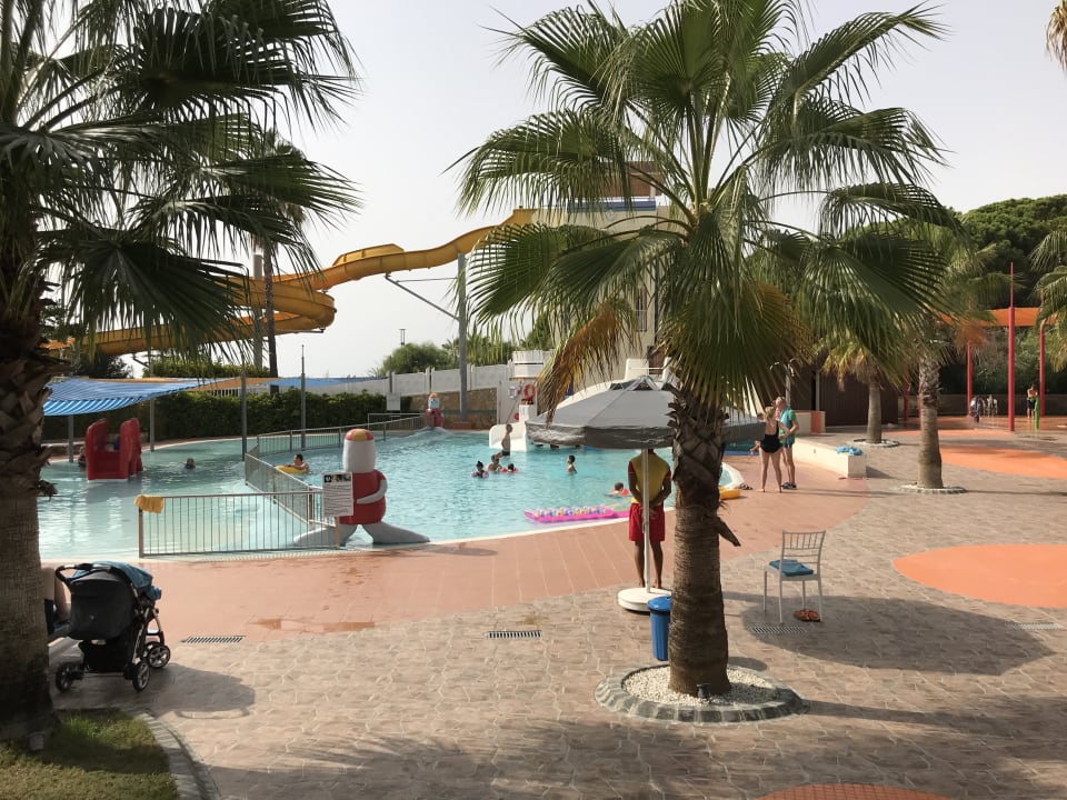Pool ROBINSON PAMFILYA