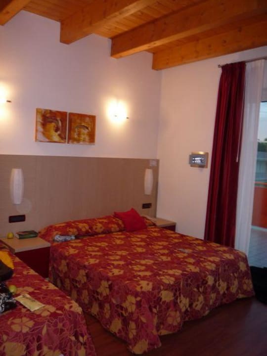 Doppelbett von Zimmer 301 Hotel Villa Angelina