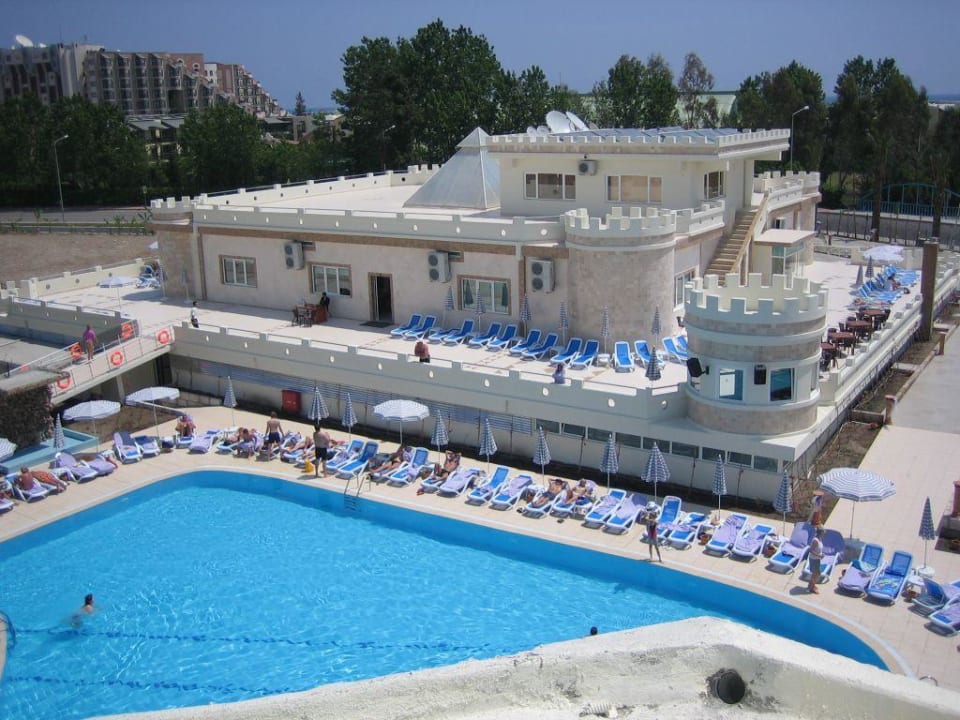 Blick auf Pool und Empfangsgebäude Miarosa Kemer Beach