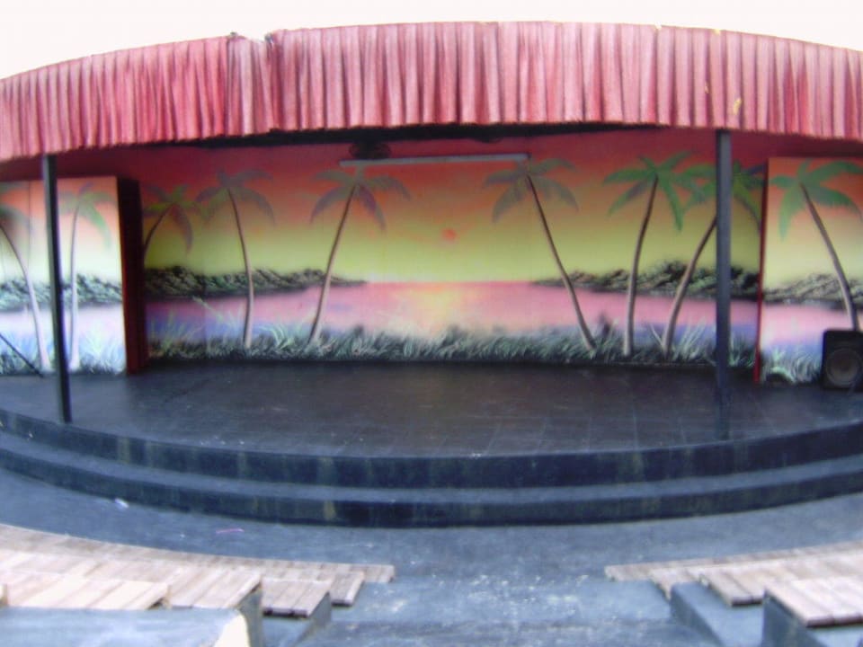 Die Bühne für die Abendshows Hane Family Resort