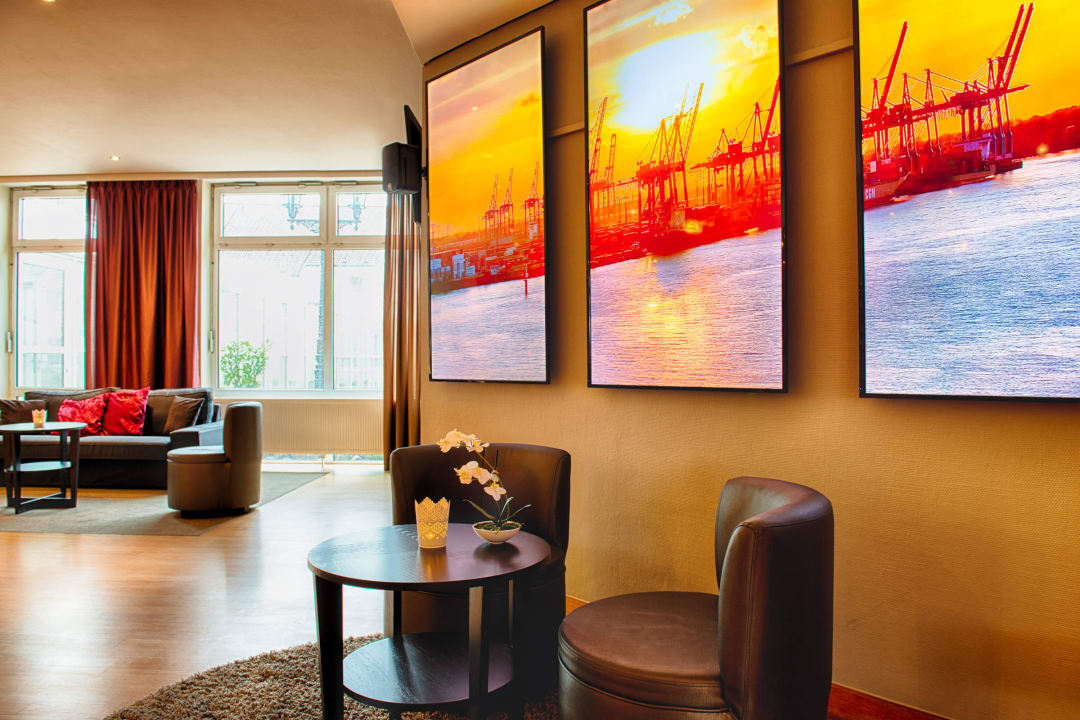 Lobby/Virtual Entertainment Leonardo Hotel Hamburg Airport