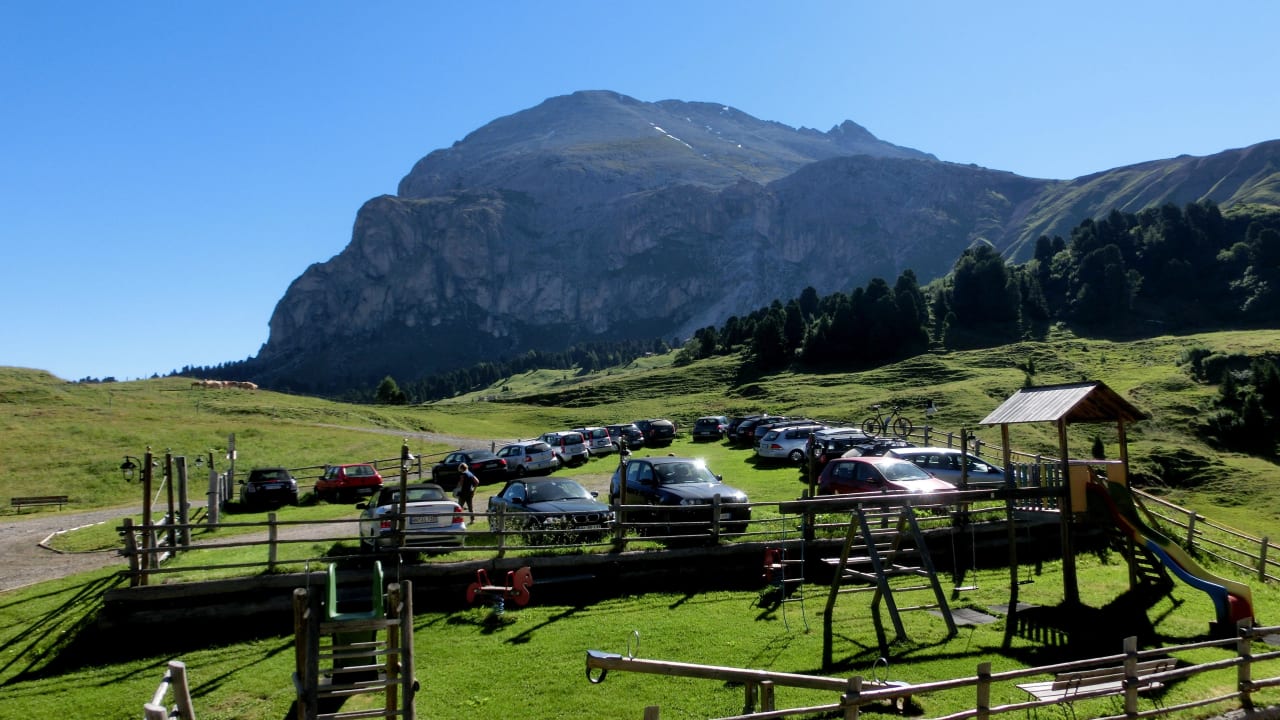 Spiel- & Parkplatz Berghaus Zallinger