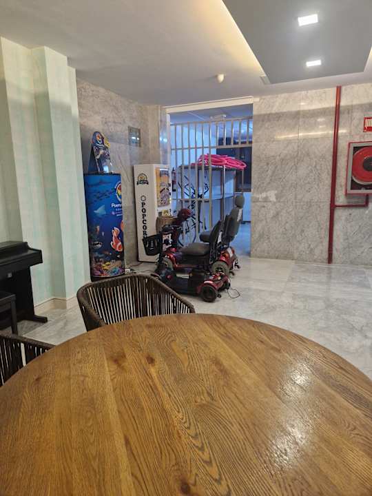 Lobby Corona Roja
