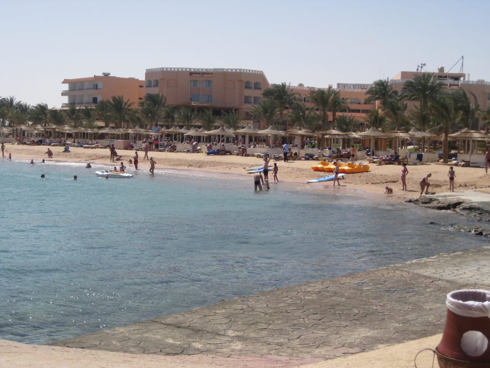 Zwei Seiten Steine, eine Seite Sand Pickalbatros Aqua Park Resort - Hurghada