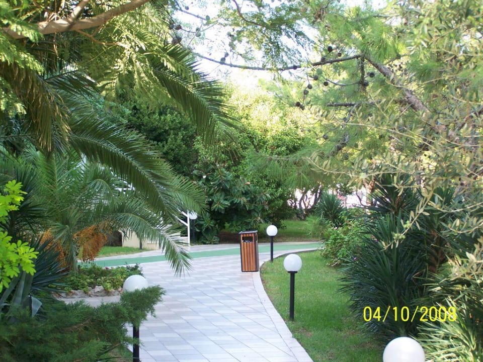 Grüne Gartenanlage Hotel Kalithea Mare Palace